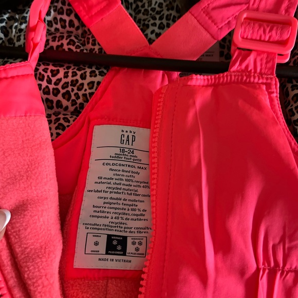Gap snowsuit 18-24 month - Picture 3 of 4